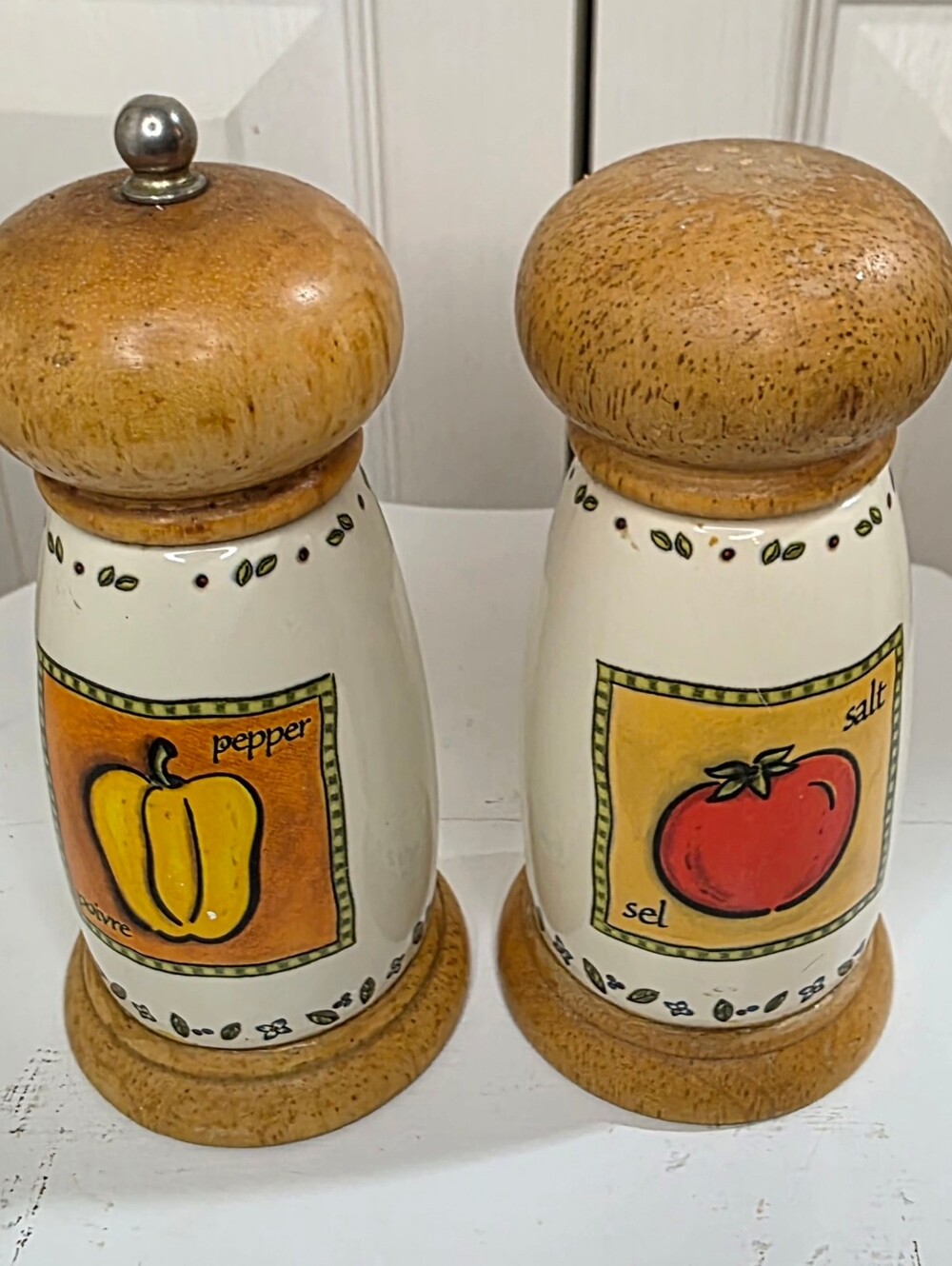 Vintage Manual Grinder Mill Set Wood& Ceramic Vegetable Tomato Design